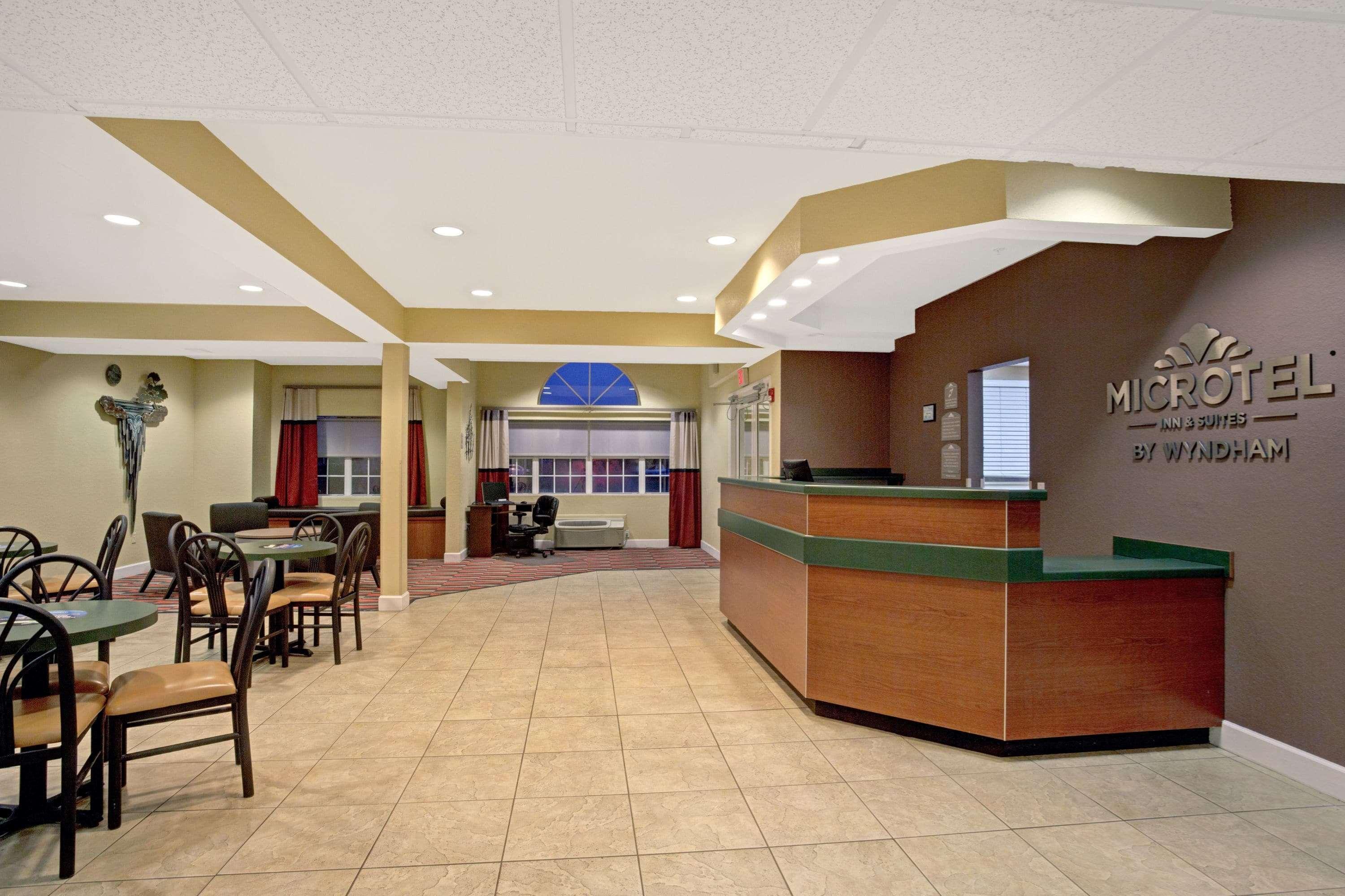 Microtel Inn & Suites By Wyndham Bushnell Luaran gambar
