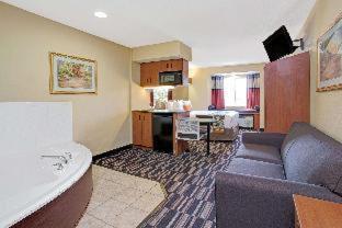 Microtel Inn & Suites By Wyndham Bushnell Bilik gambar